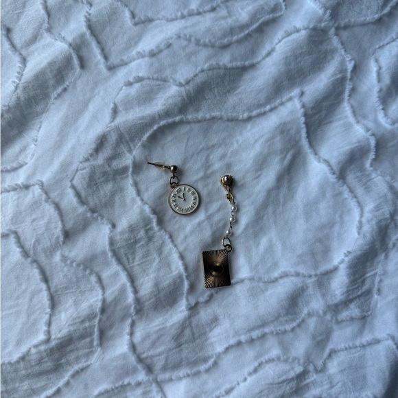 Gold White and Red Playing Card and Clock Earrings Queen of Hearts Dangle - Picture 5 of 6